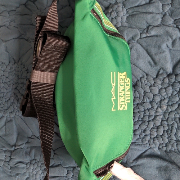 Stranger Things X Mac Cosmetics Fanny Pack Hawkins Tigers 1986 New in bag - Picture 2 of 4